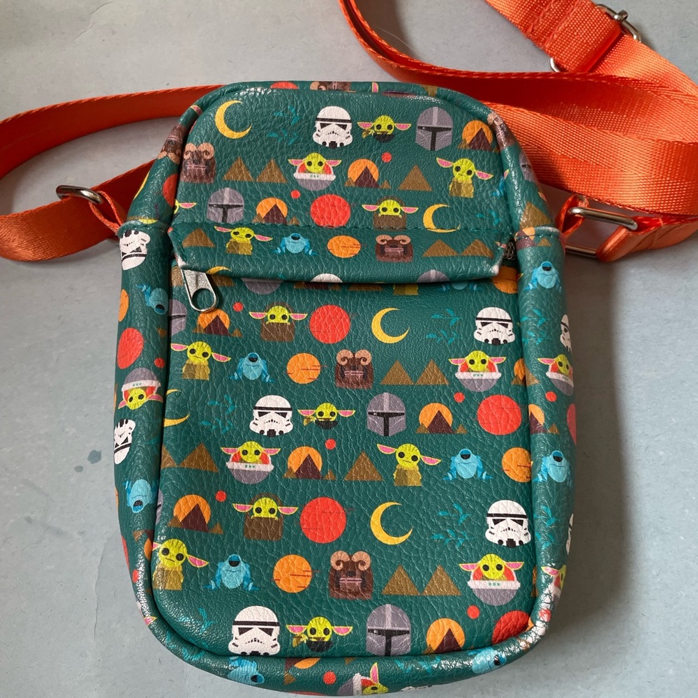EUC Buckle Down Crossbody Wallet - Star Wars The Mandalorian Icons Design
